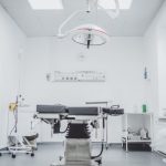 Infezioni nosocomiali, prova liberatoria e ripartizione delle responsabilità tra medici e struttura
