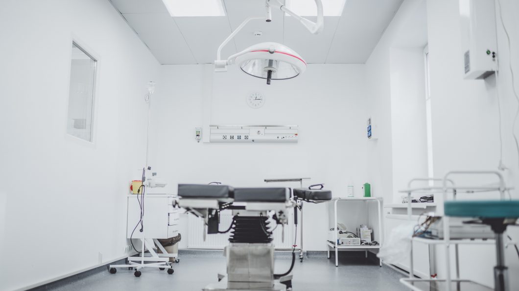 Infezioni nosocomiali, prova liberatoria e ripartizione delle responsabilità tra medici e struttura