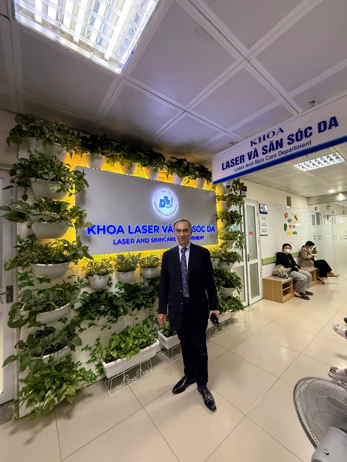 Vitiligine: il Prof. Giovanni Leone in missione in Vietnam